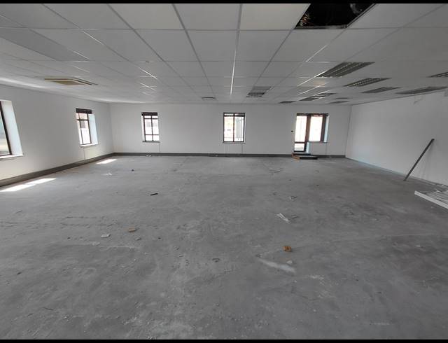 200M² OFFICE TO LET IN MAGALIESSIG